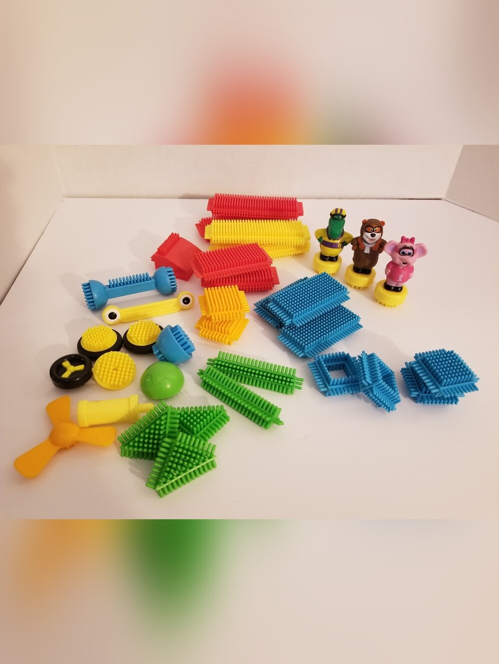Vintage Briatle Blocks Interlocking plastic Building pieces Green Red Yellow